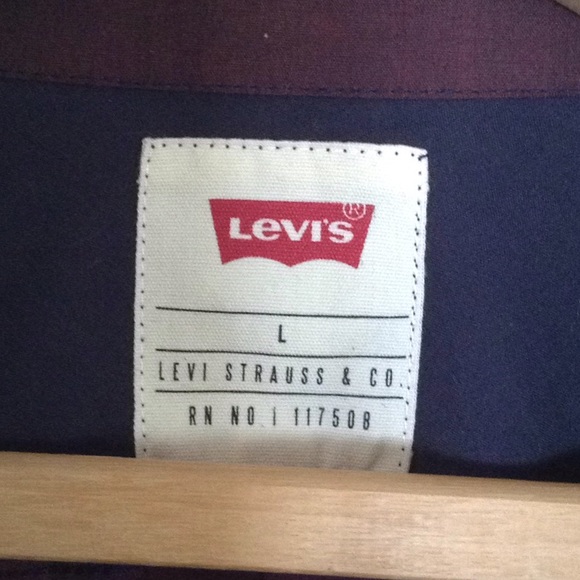 🍁Men's Levi's Button Up🍁 - Picture 3 of 3